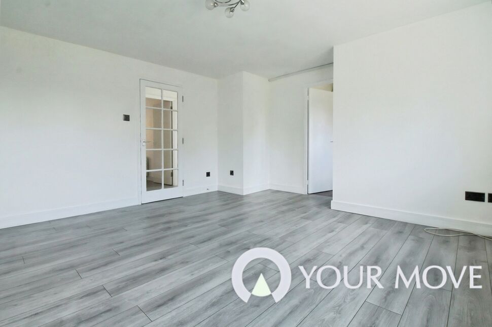Flat Bernard Ashley Drive in Greater London