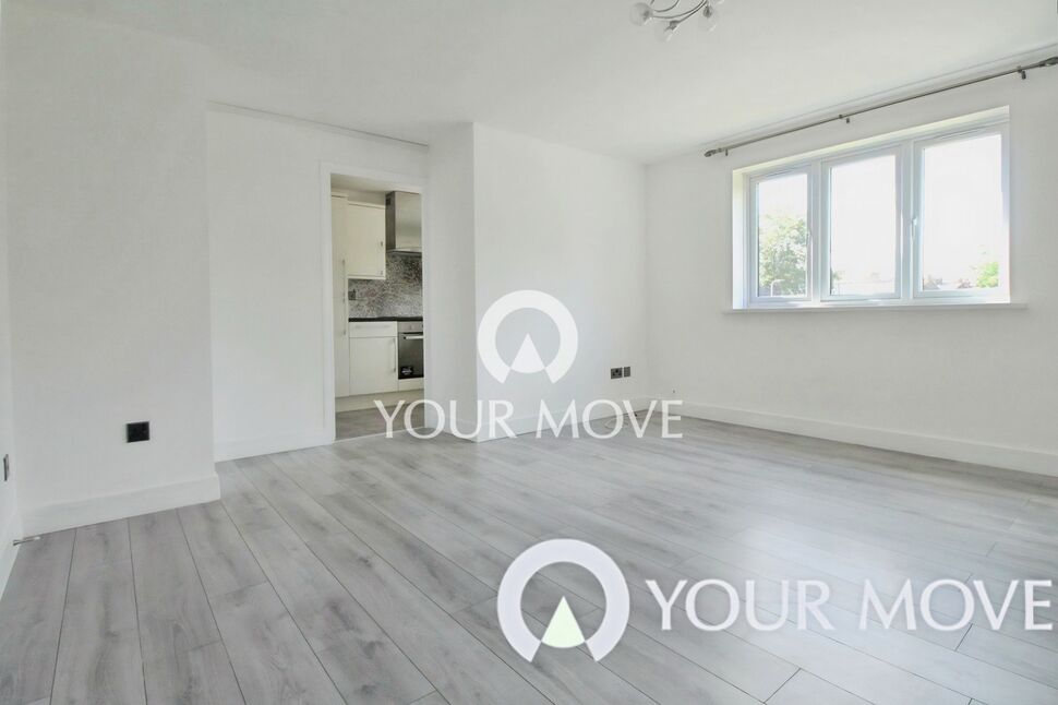 Flat Bernard Ashley Drive in Greater London