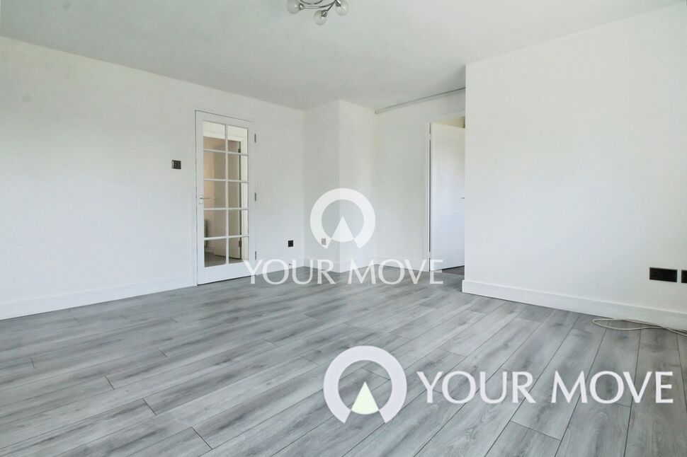 Flat Bernard Ashley Drive in Greater London