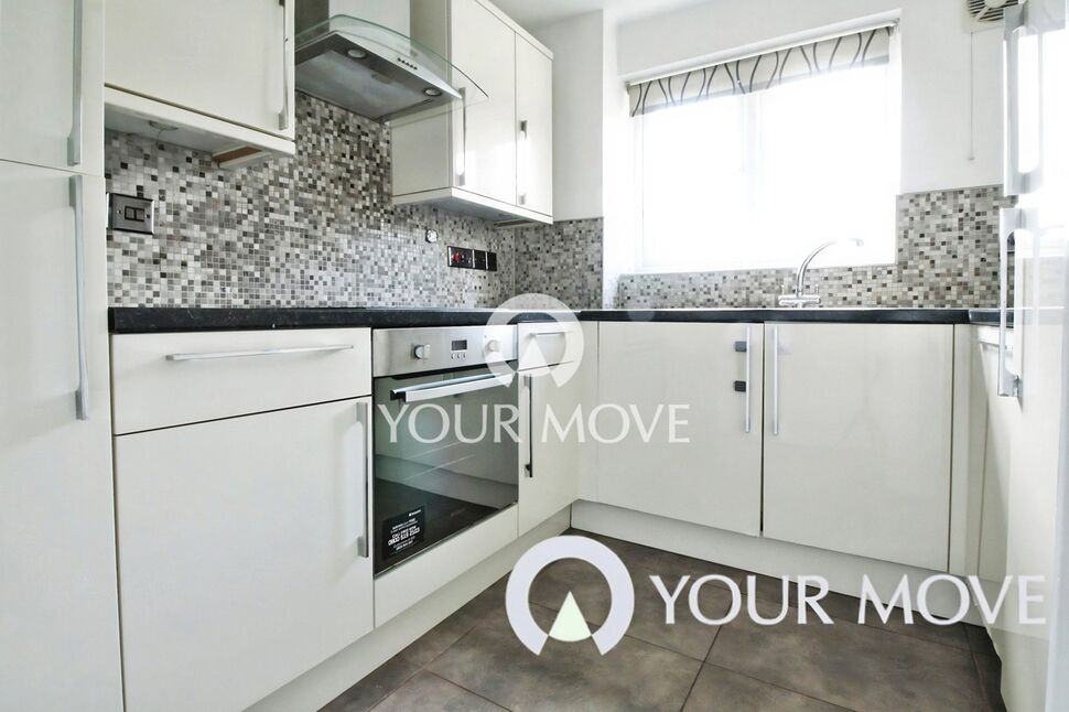 Flat Bernard Ashley Drive in Greater London