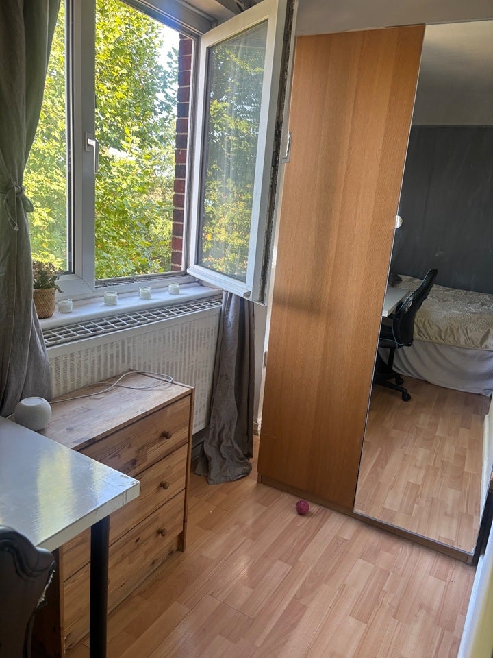 Room Portland Street in Greater London