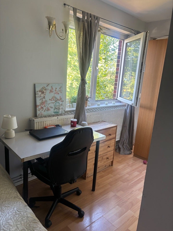 Room Portland Street in Greater London