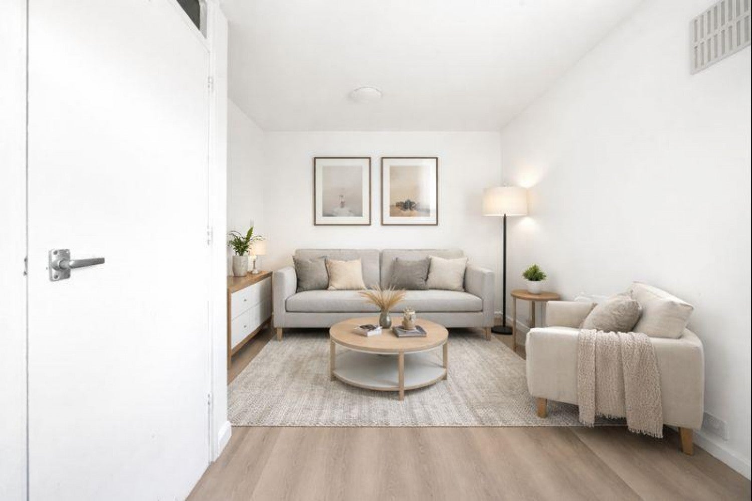 Flat Elizabeth Clyde Close in Greater London