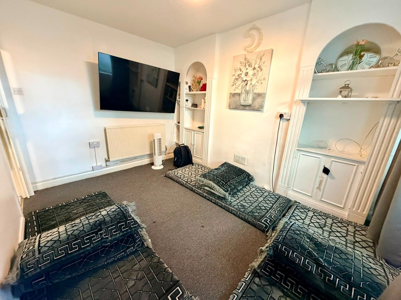 Flat Greenford Road in Greater London