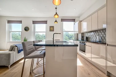 Flat Endymion Road in Greater London