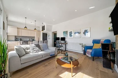Flat Endymion Road in Greater London