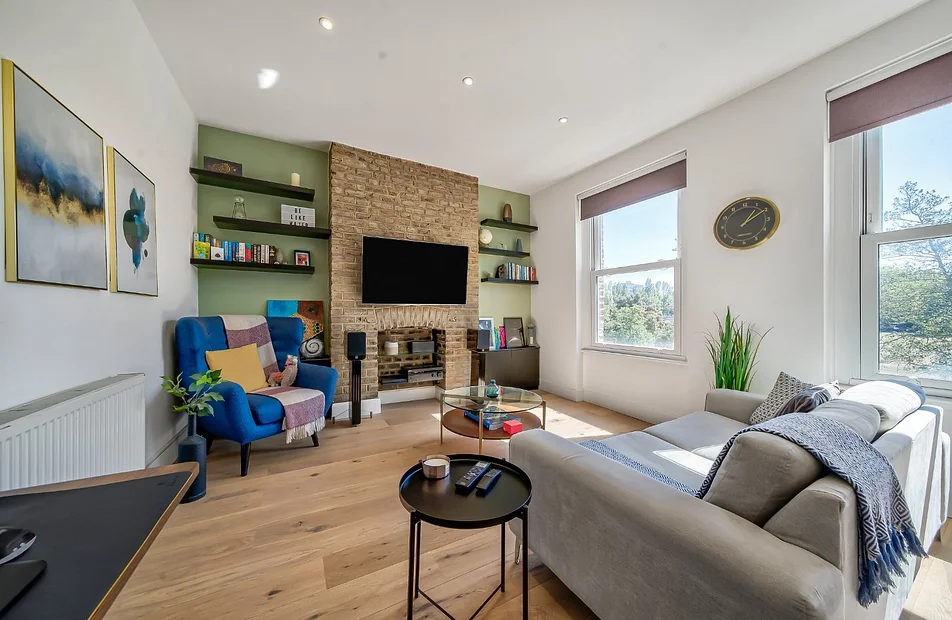 Flat Endymion Road in Greater London