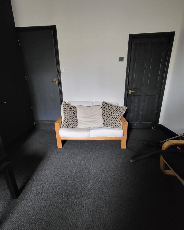 Room Edith Road in Sandwell