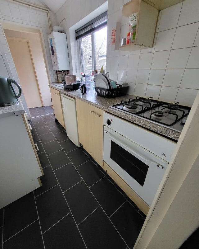 Room Edith Road in Sandwell