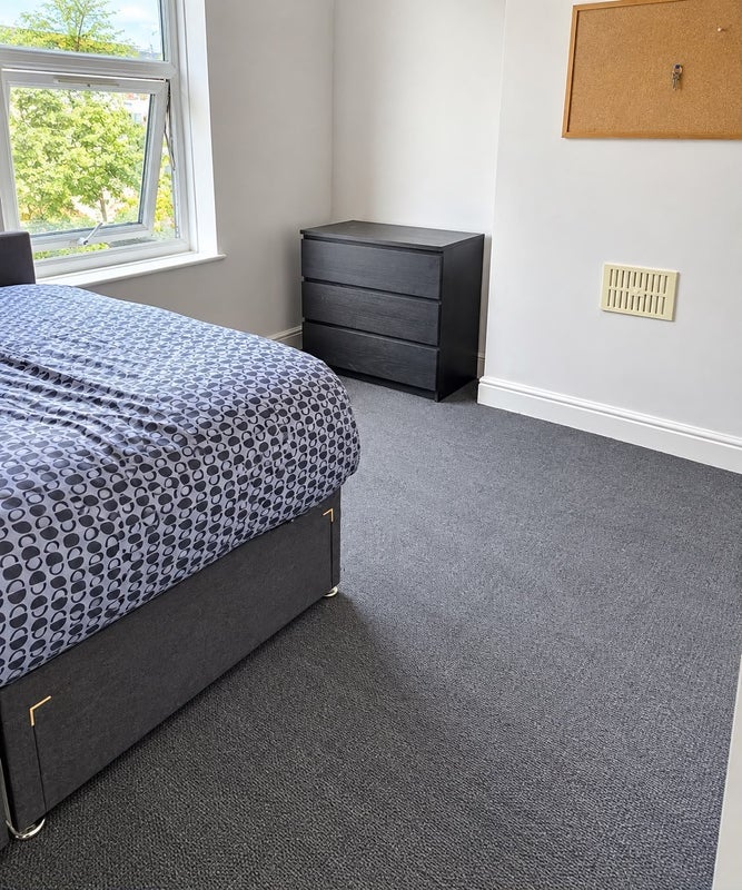 Room Edith Road in Sandwell