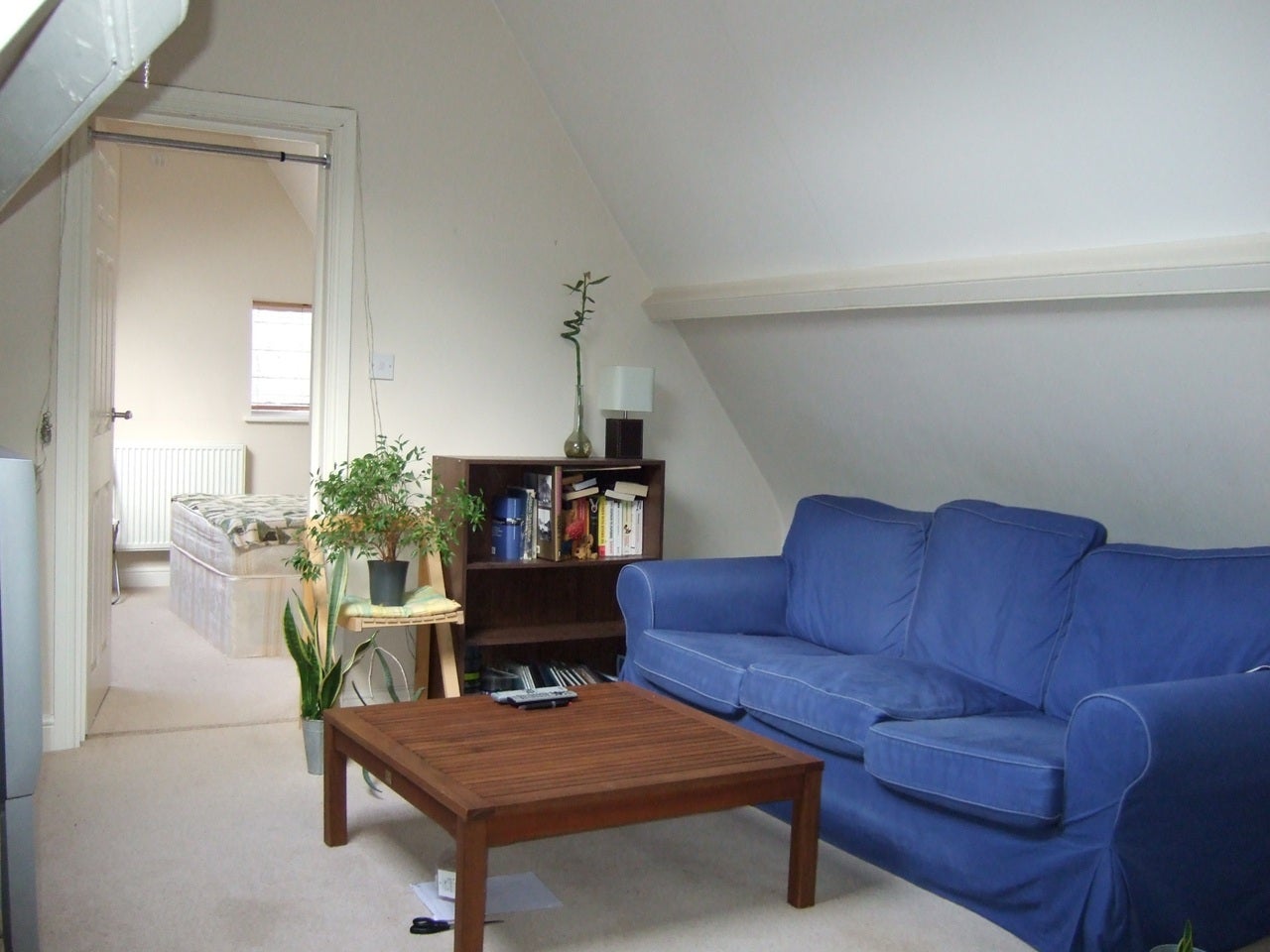 Flat Woodville Road in Greater London