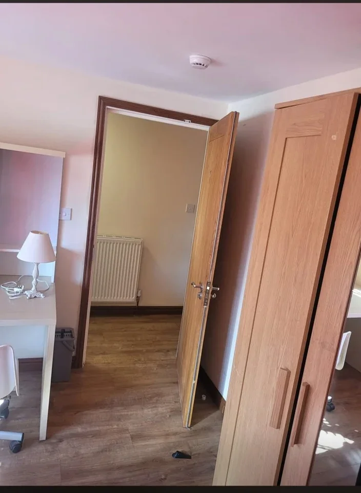 Room Warbank Crescent in Greater London