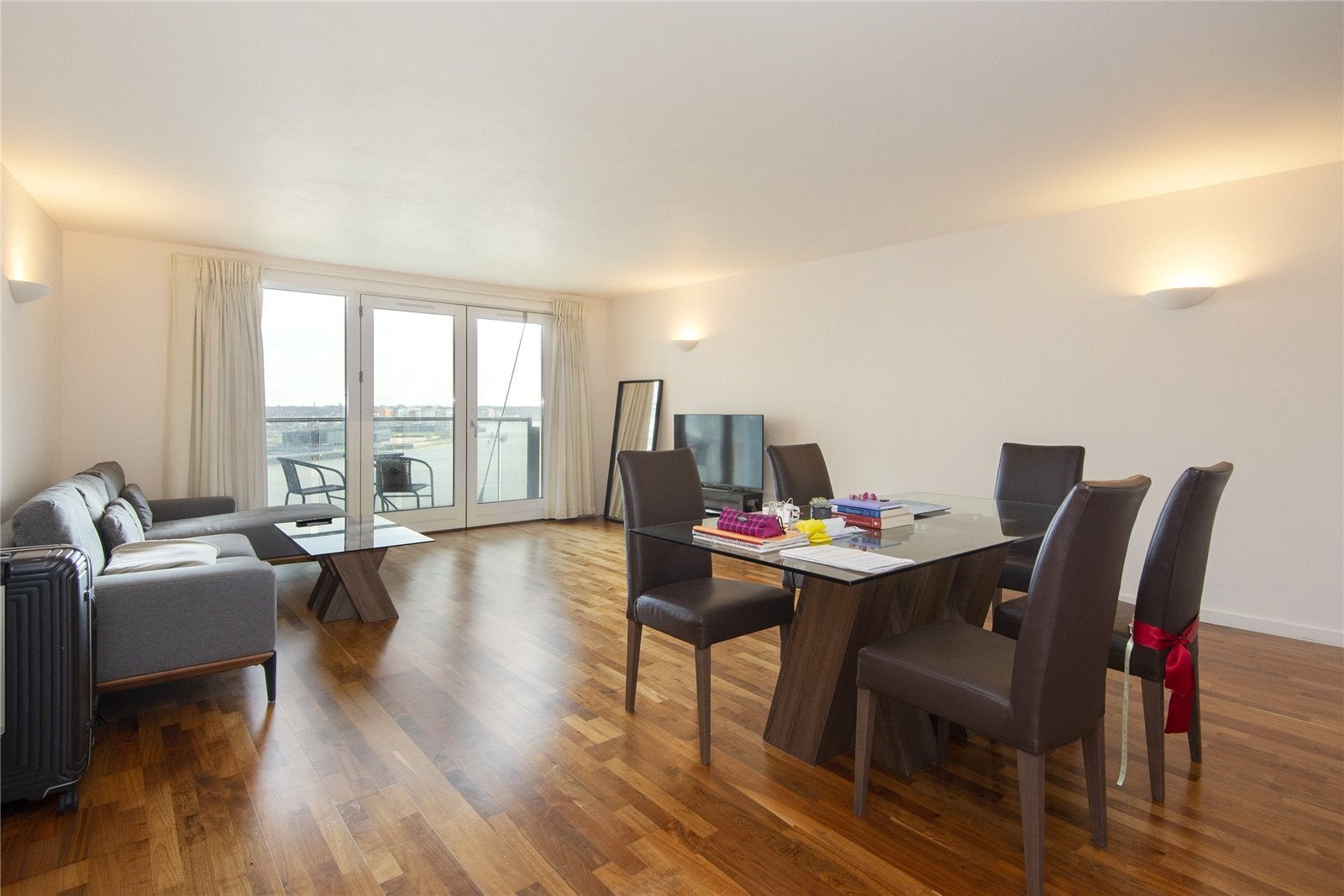 Flat Indigo Mews in Greater London