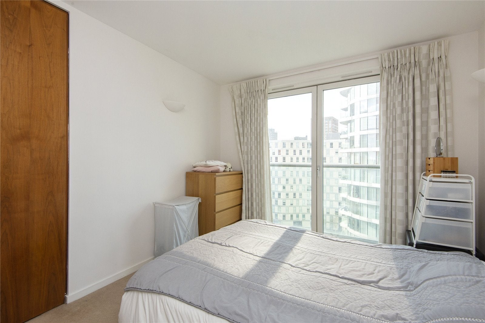 Flat Indigo Mews in Greater London
