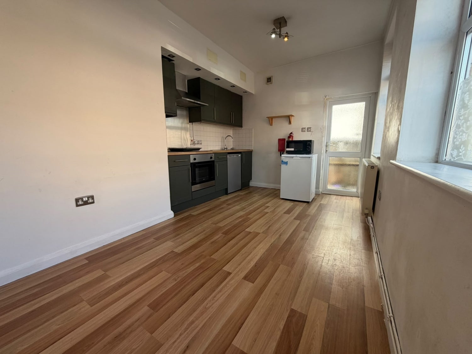 Flat Dalcross Street in Cardiff