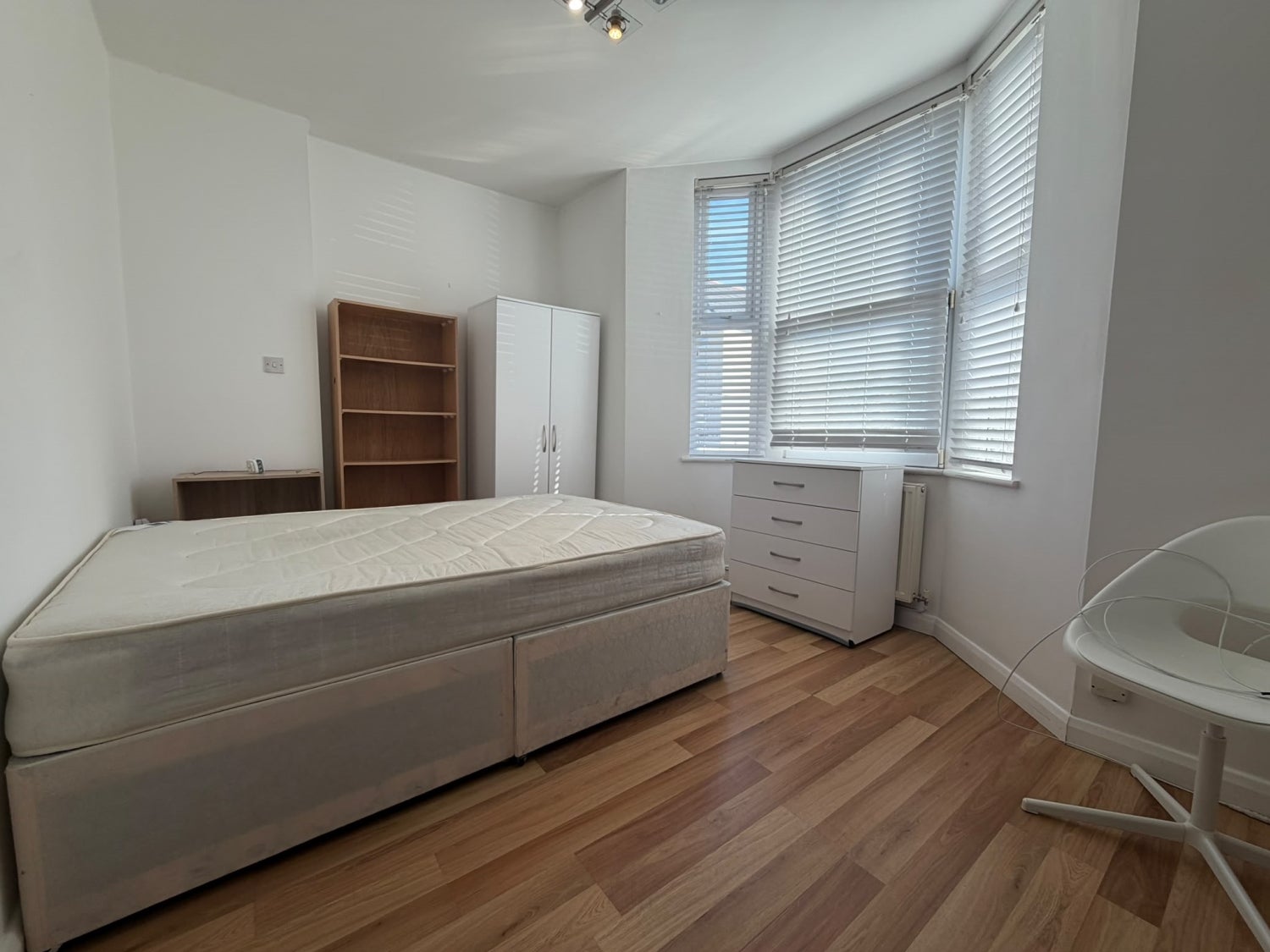 Flat Dalcross Street in Cardiff