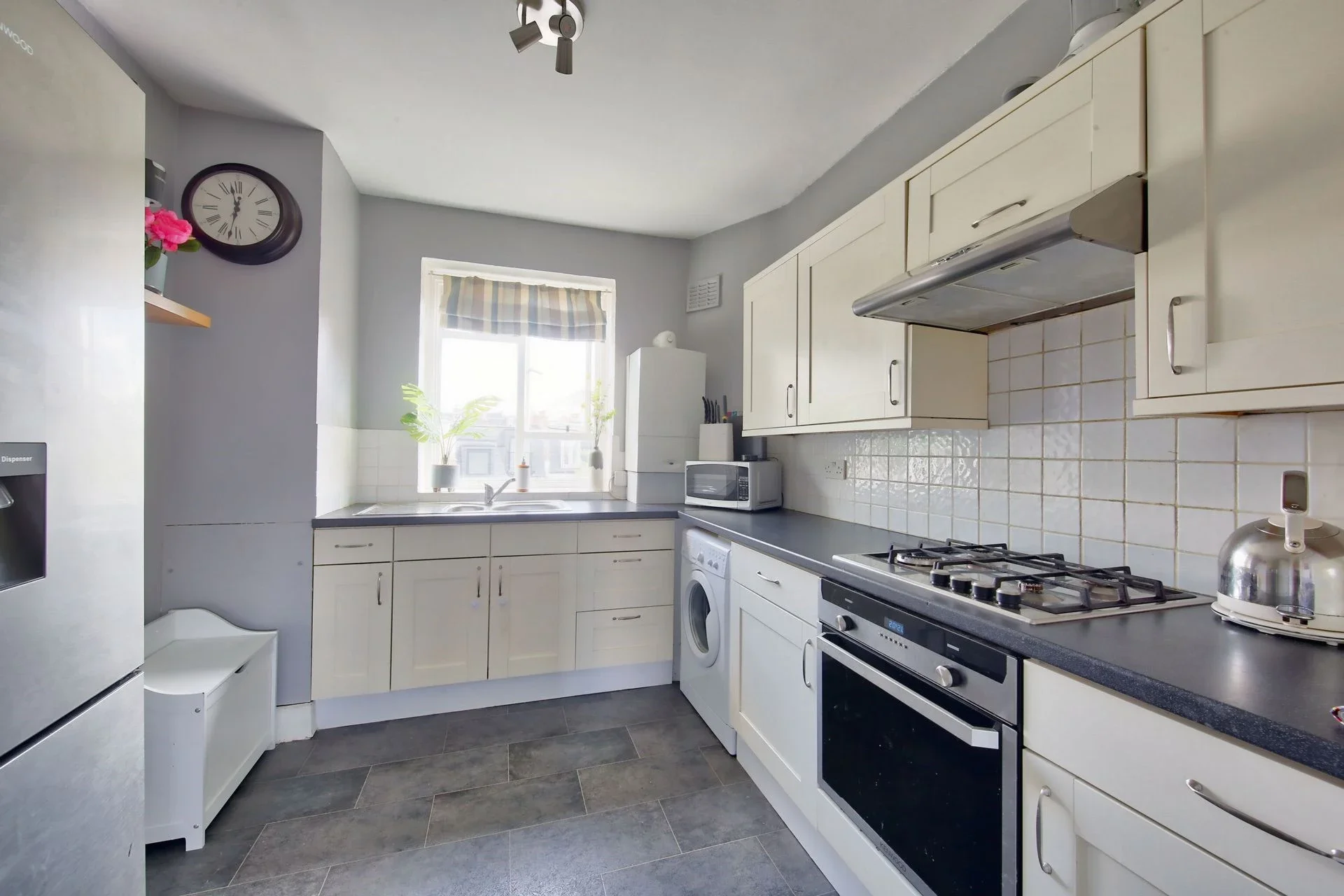 Flat Fairfield Drive in Greater London