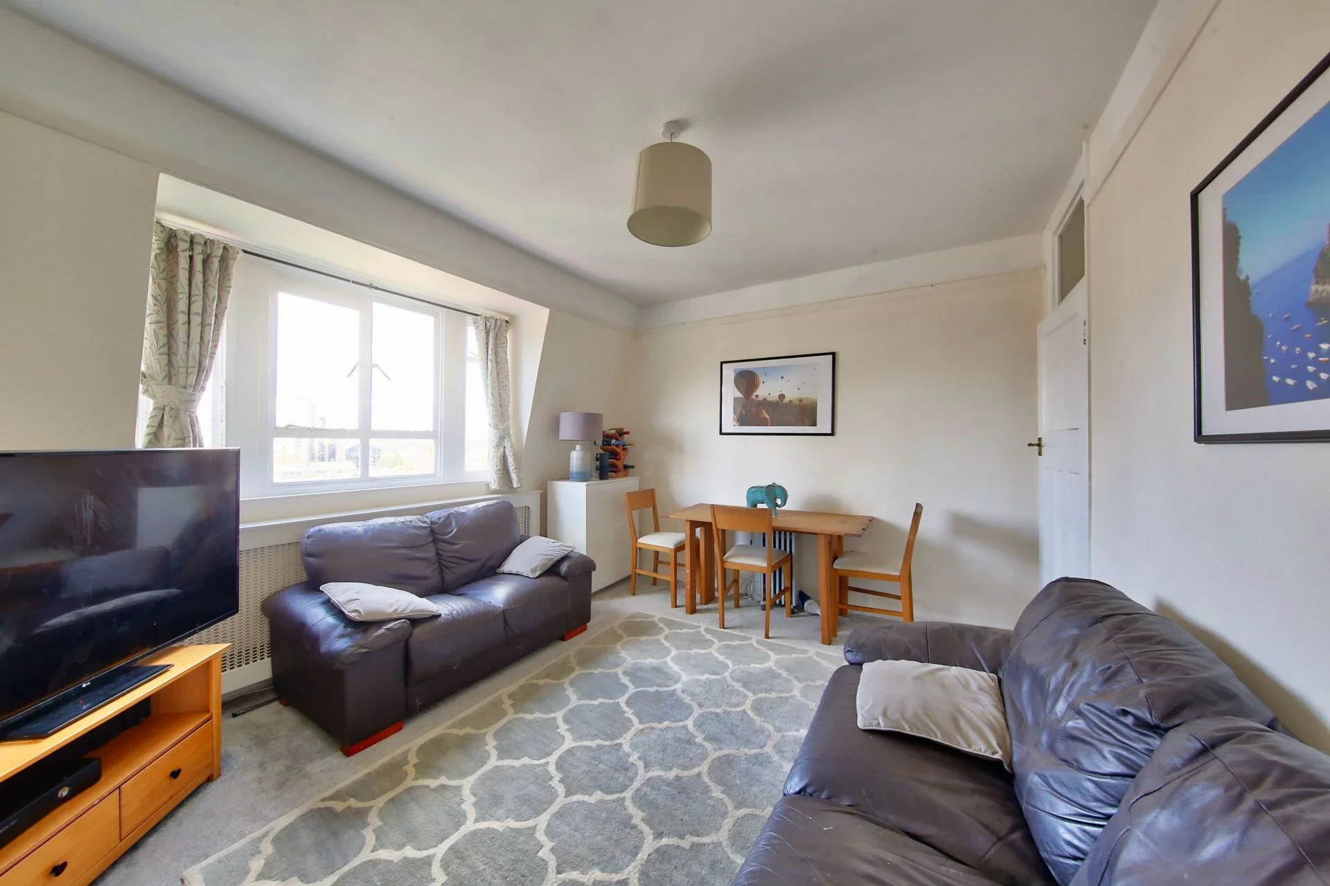 Flat Fairfield Drive in Greater London