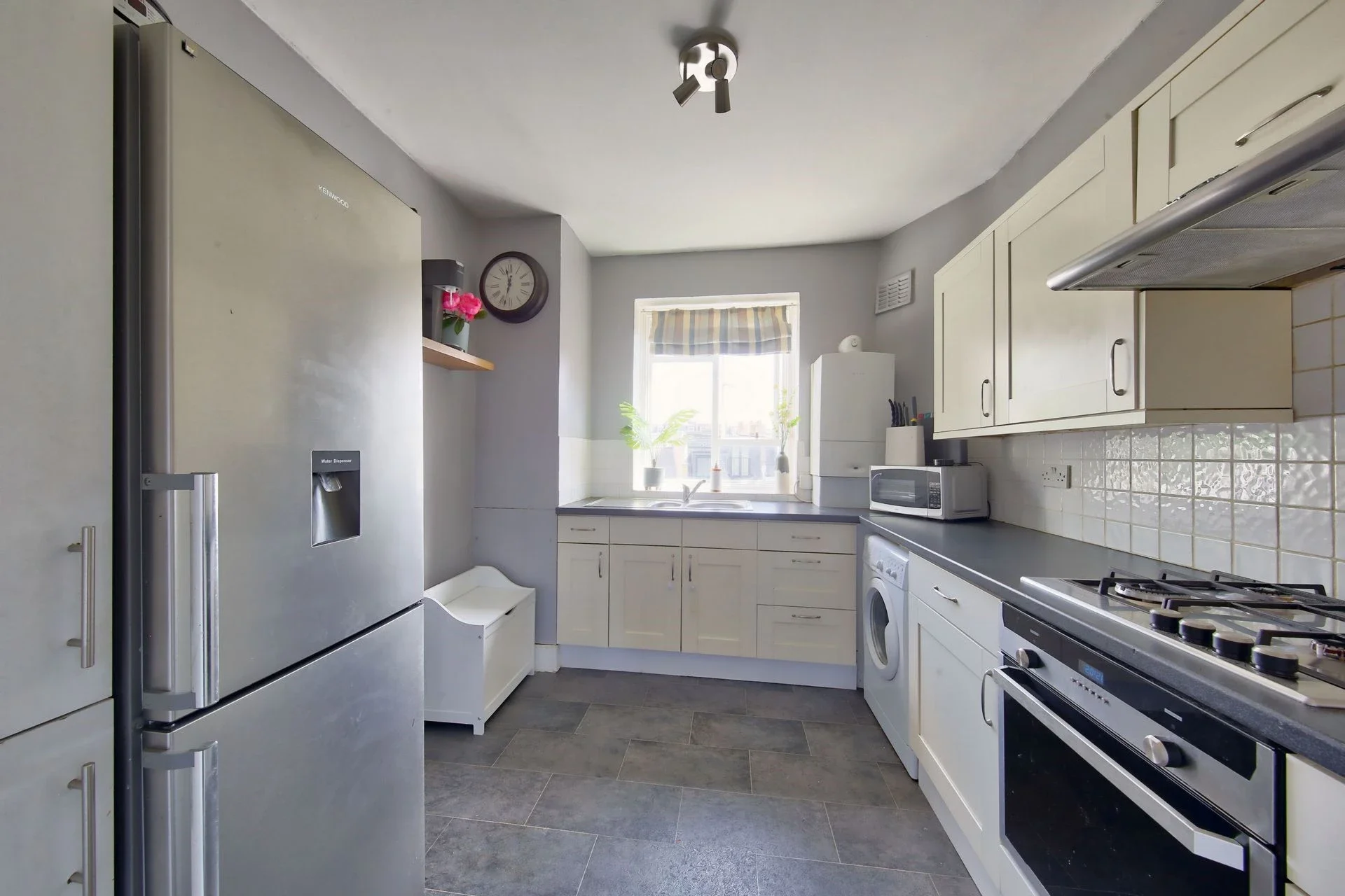 Flat Fairfield Drive in Greater London