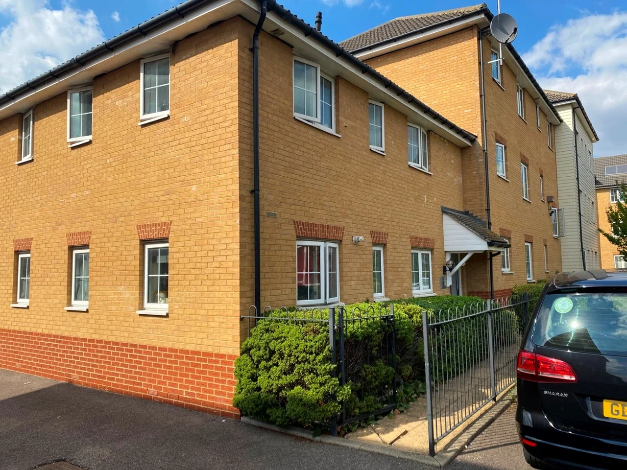 Flat Panyers Gardens in Greater London