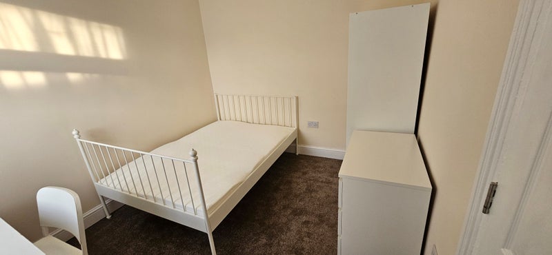 Room Eve Road in Greater London
