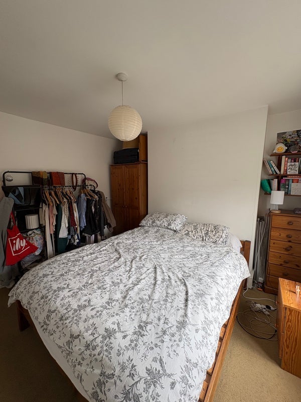 Room Croxley Road in City of Westminster