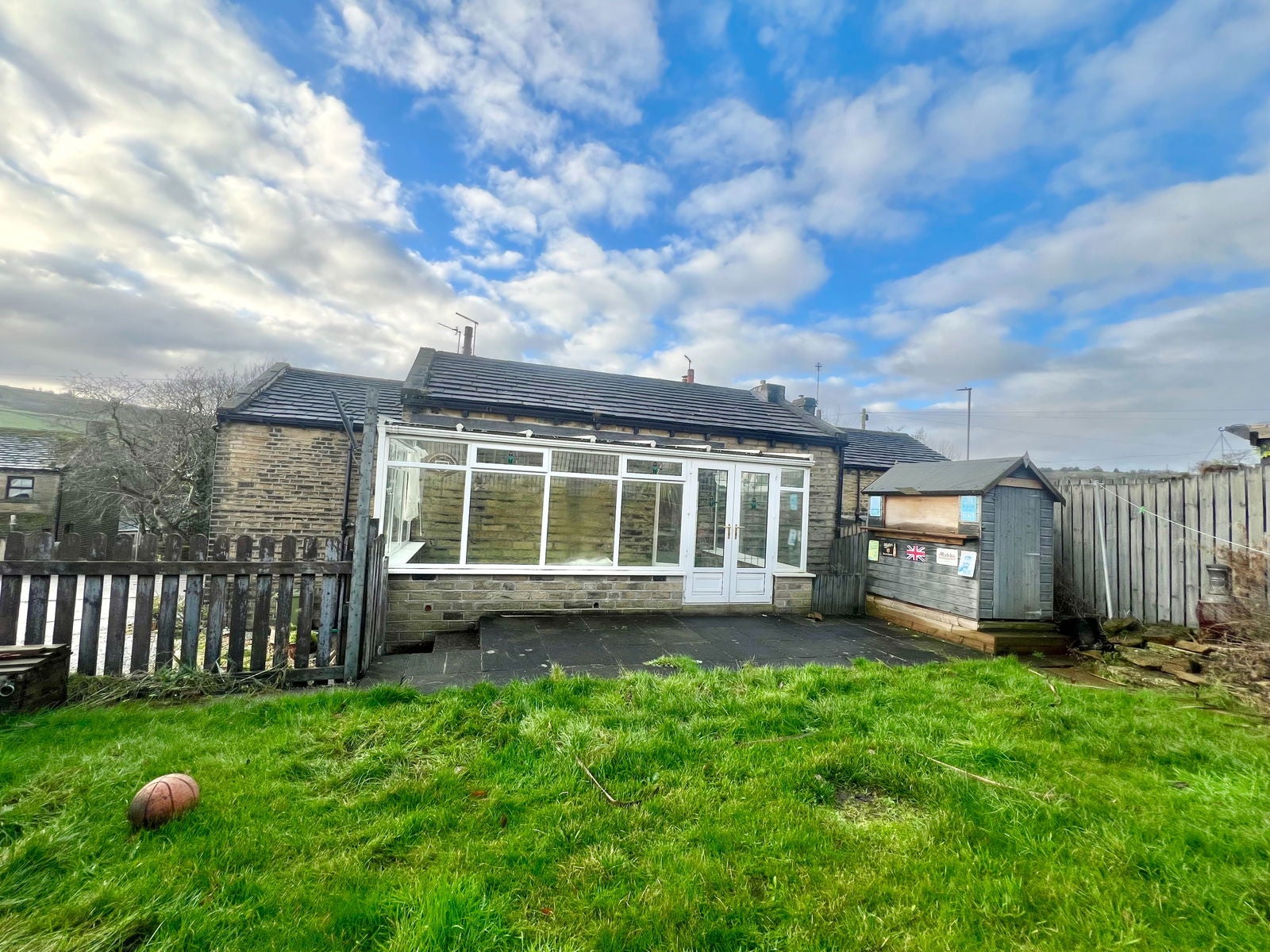 House Greenfield Road in Kirklees