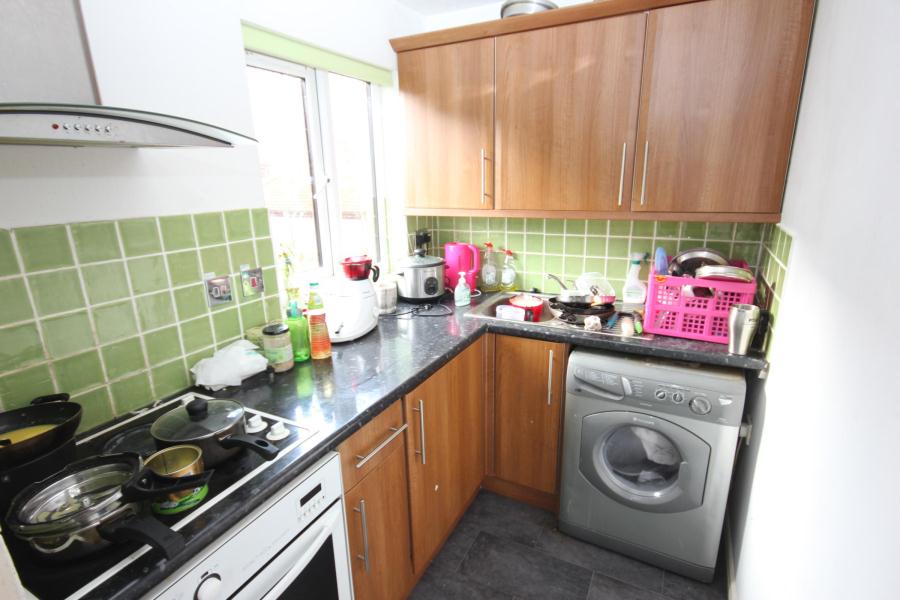 Flat Dorchester Court in Woking