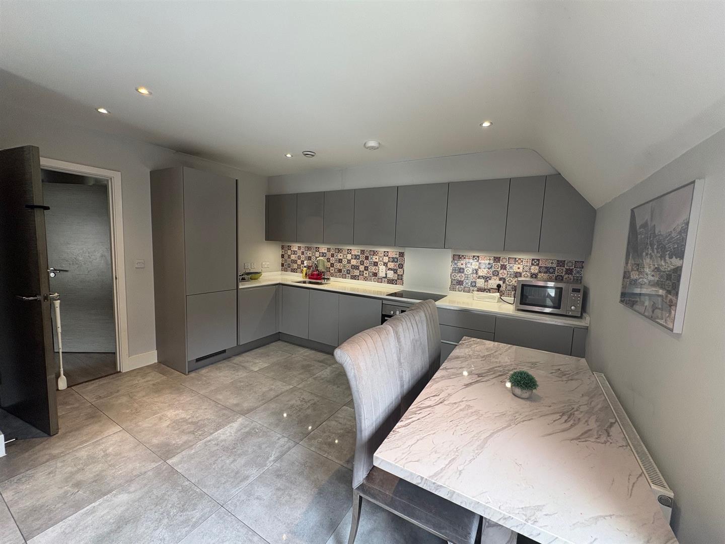 Flat Bushey Hall Road in Hertsmere
