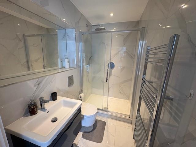 Flat Bushey Hall Road in Hertsmere