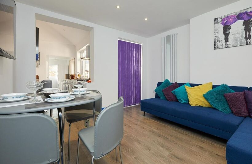Room Dean Street in Coventry