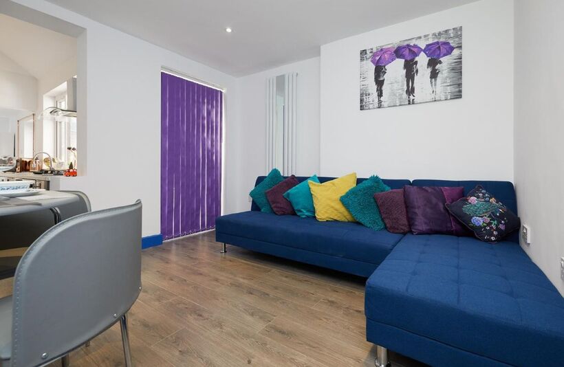 Room Dean Street in Coventry