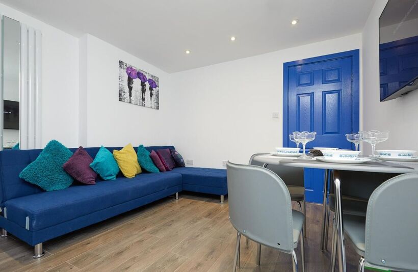 Room Dean Street in Coventry