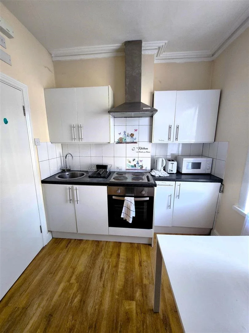 Flat Malvern Road in Greater London