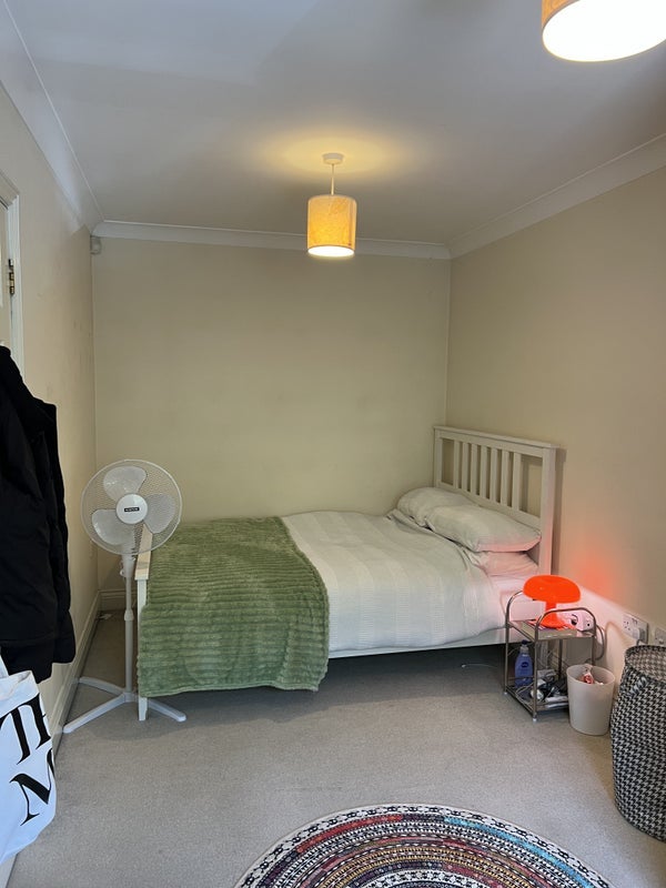 Room Worple Road in Greater London