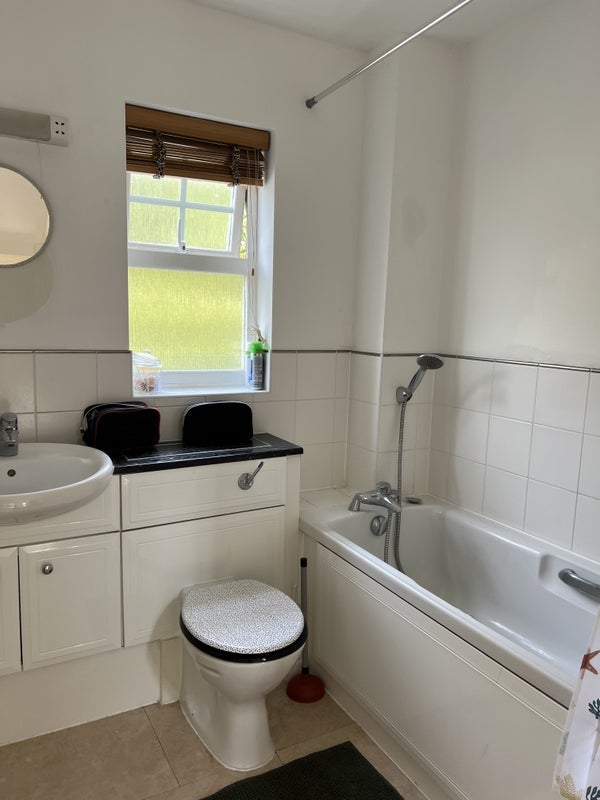 Room Worple Road in Greater London