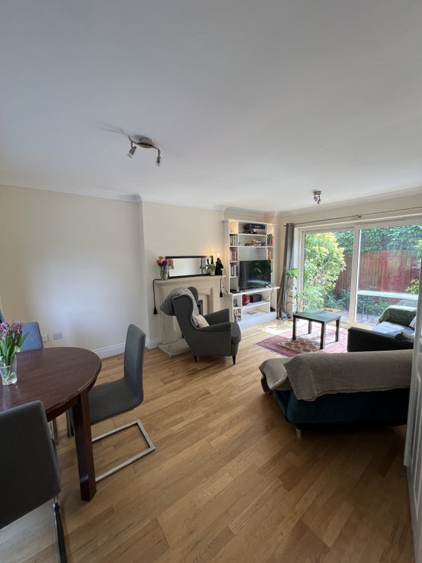 Room Worple Road in Greater London