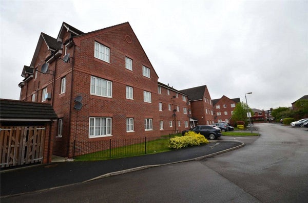 Flat Queens Court in Manchester