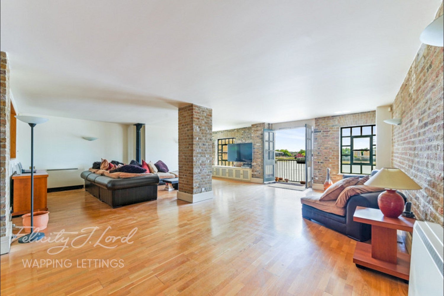Flat Wapping Wall in Greater London
