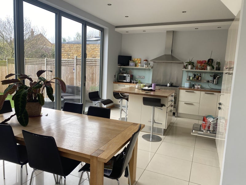 Room Fielding Road in Greater London