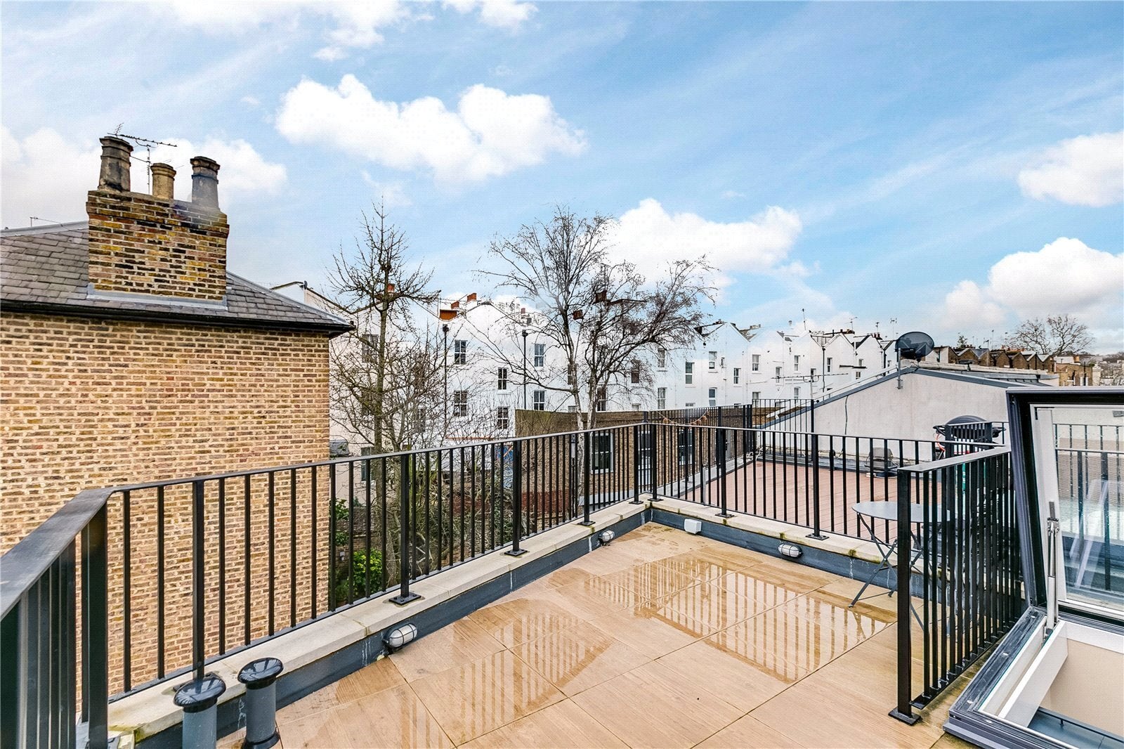 House Pottery Lane in Greater London