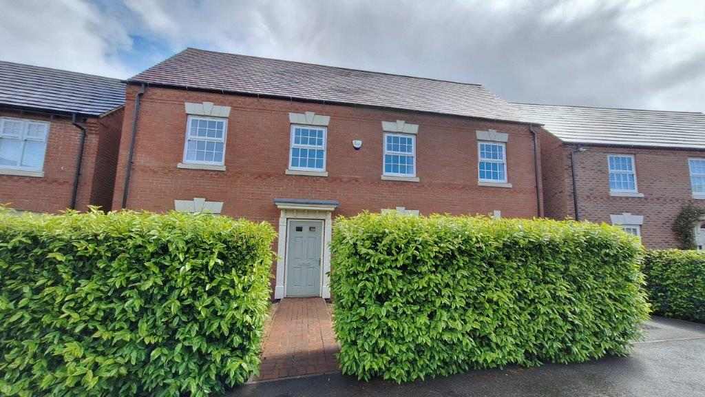 House Watitune Avenue in Nuneaton and Bedworth