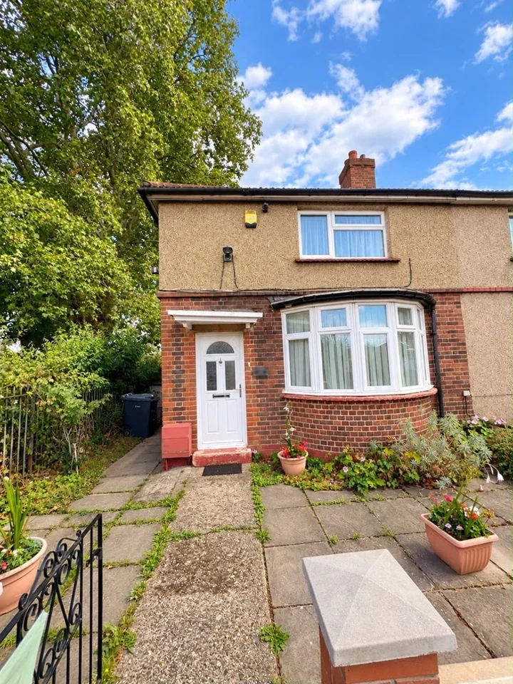 House Latymer Way in Greater London