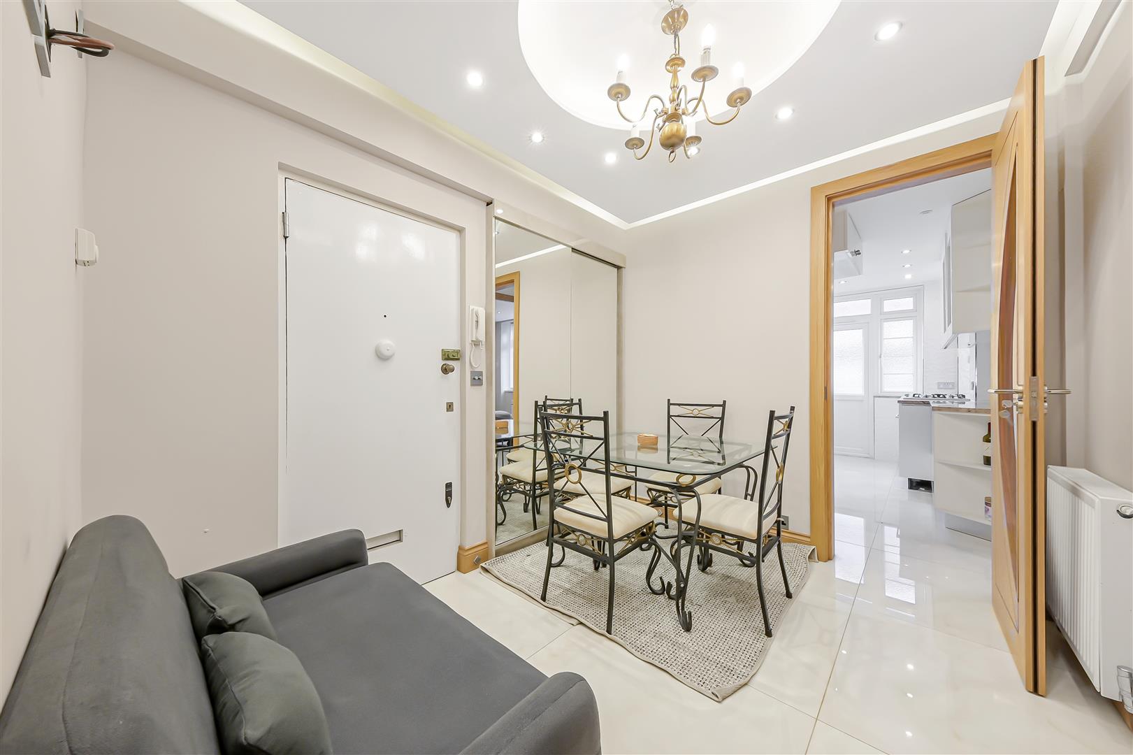 Flat Wellington Place in City of Westminster