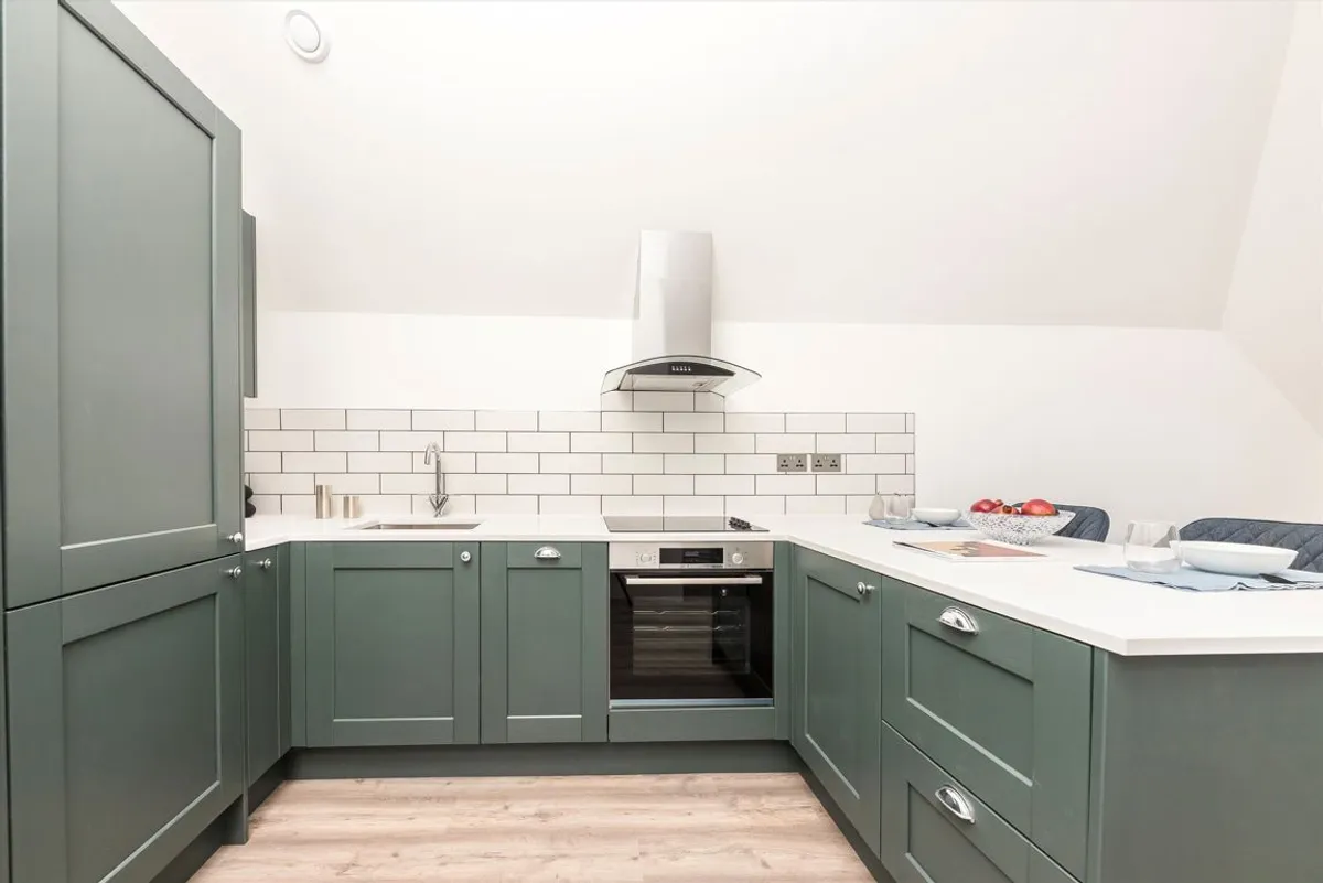 Flat Rosemont Road in Greater London