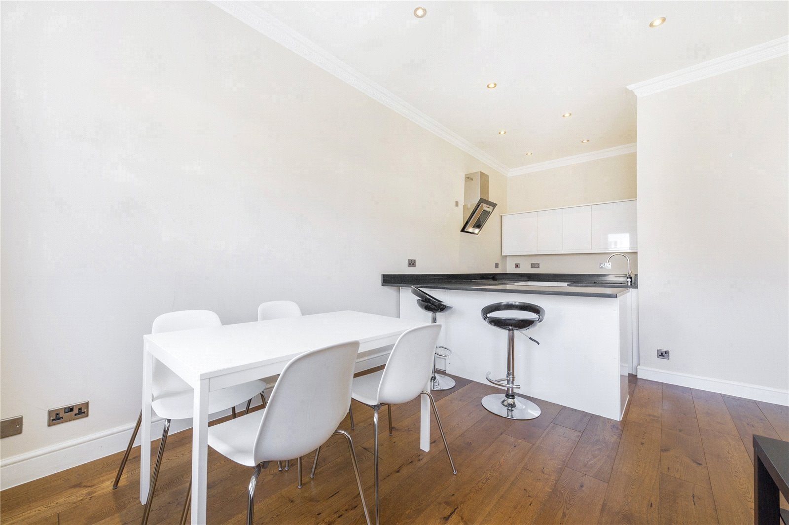 Flat Belsize Park Gardens in Greater London