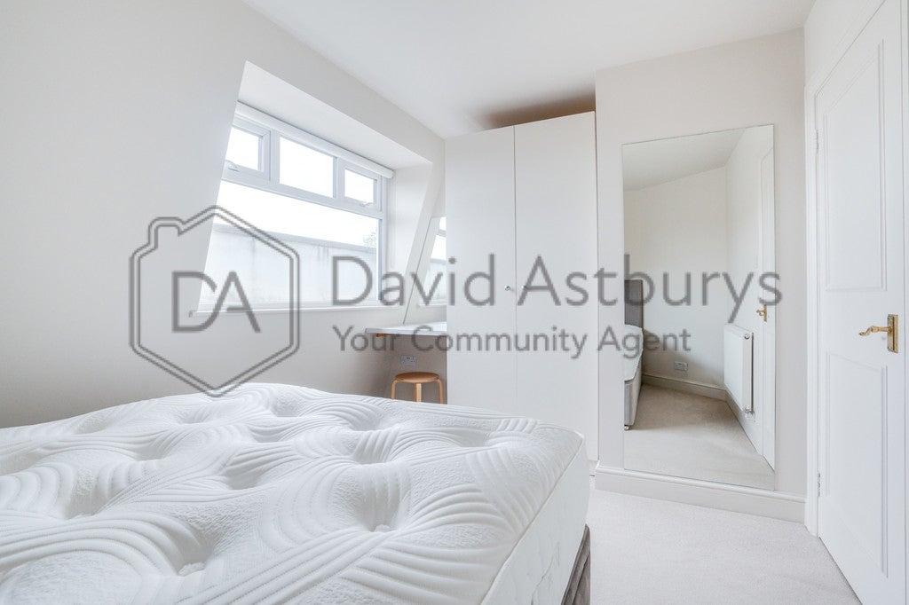 Flat Octavia Mews in City of Westminster
