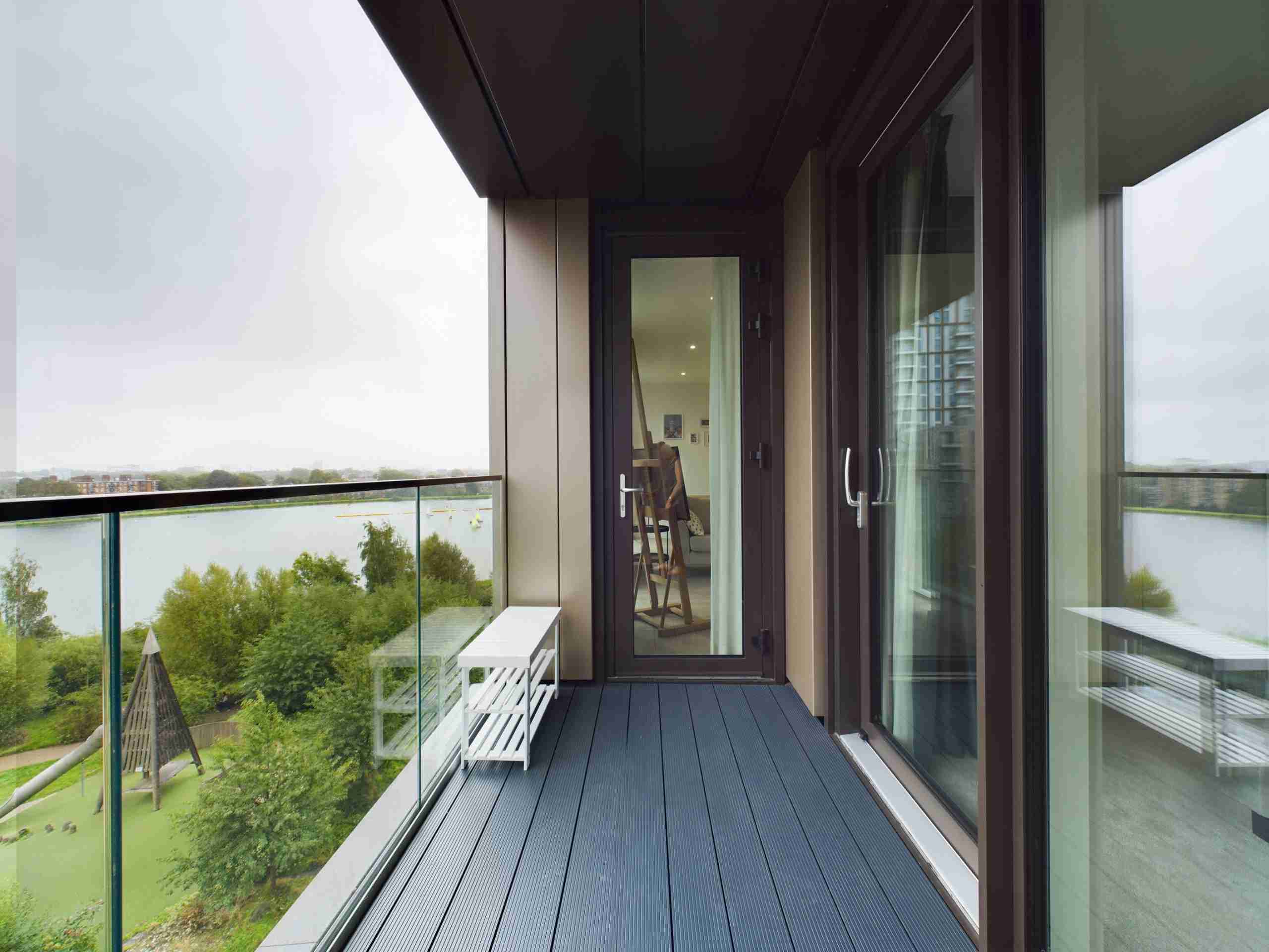 Flat Coster Avenue in Greater London