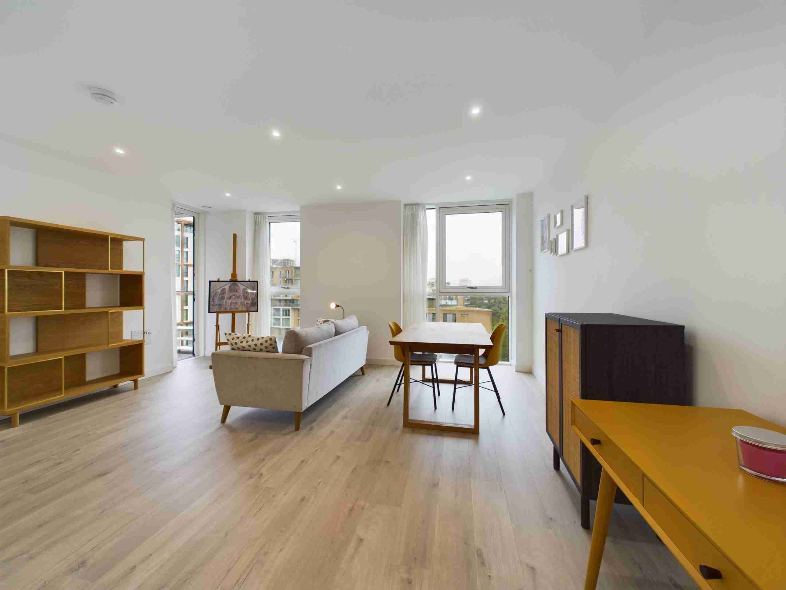 Flat Coster Avenue in Greater London