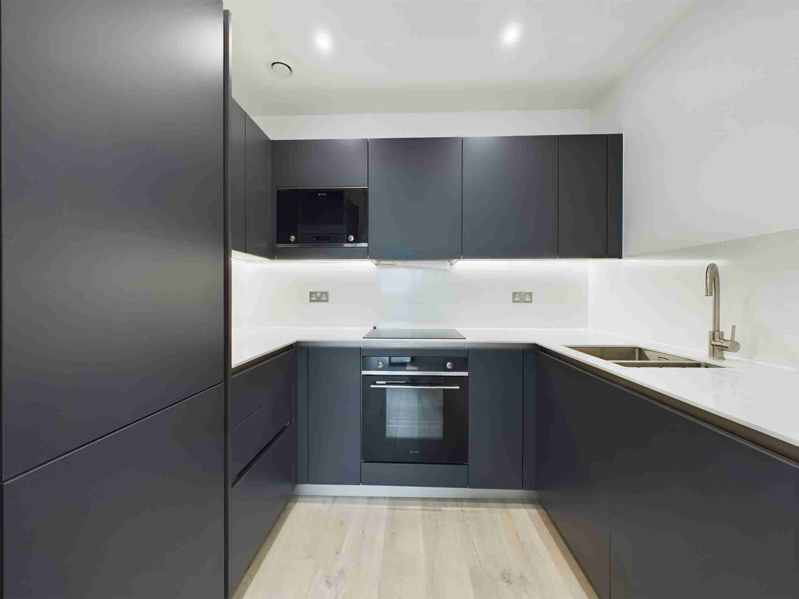 Flat Coster Avenue in Greater London